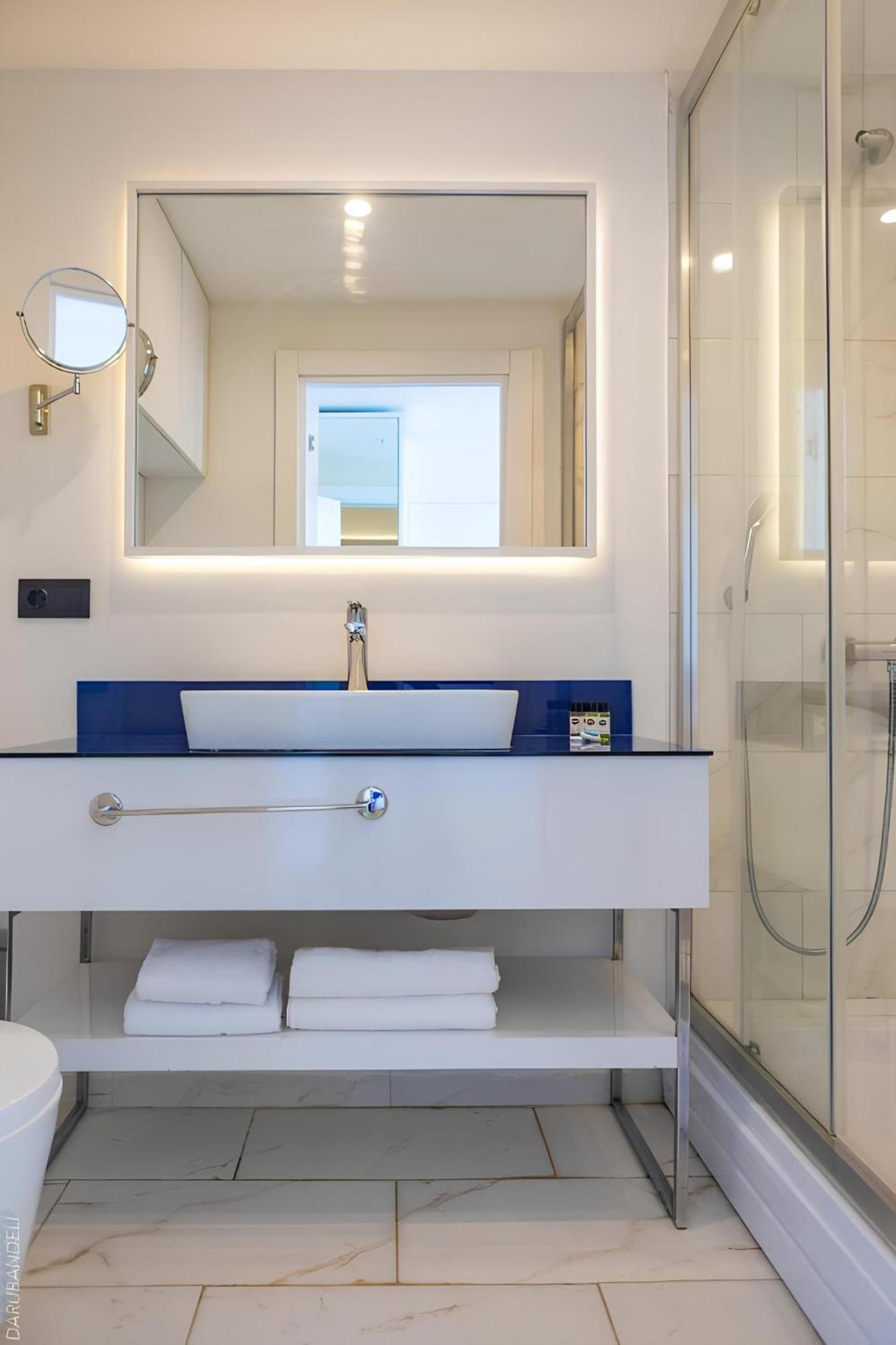Luxury Living Orbi *